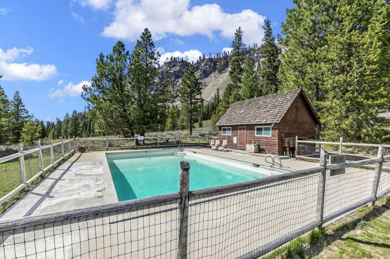 Sawtooth Lodge Stanley Экстерьер фото